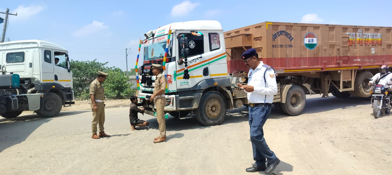 बिरनो टोल प्लाजा पर सघन चेकिंग अभियान, 463 वाहनों का चालान, ₹7.92 लाख जुर्माना