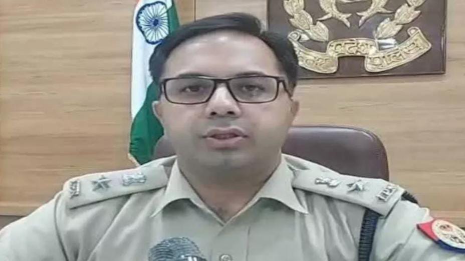 गोरखपुर में जनसुनवाई में लापरवाही पर कड़ी कार्रवाई, चौरी-चौरा थाना  के उप निरीक्षक निलंबित