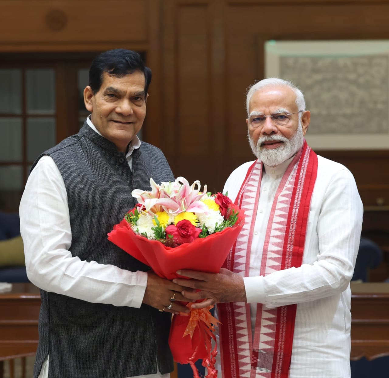 नगर विकास एवं ऊर्जा मंत्री ए.के. शर्मा ने पीएम से की शिष्टाचार मुलाकात।