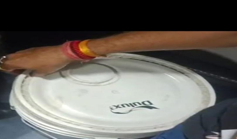 ट्रेन में बम की सूचना मिलने से मचा हड़कंप
