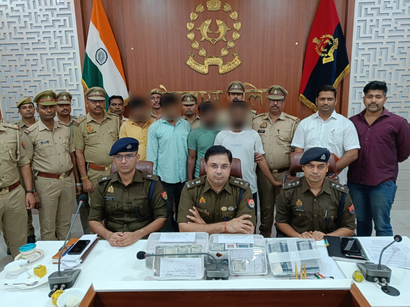 इलेक्ट्रानिक की दुकान में नकबजनी का अपराध कारित करने के आरोप में 04 नफर अंतर्राष्ट्रीय चोरों को गिरफ्तार किया गया