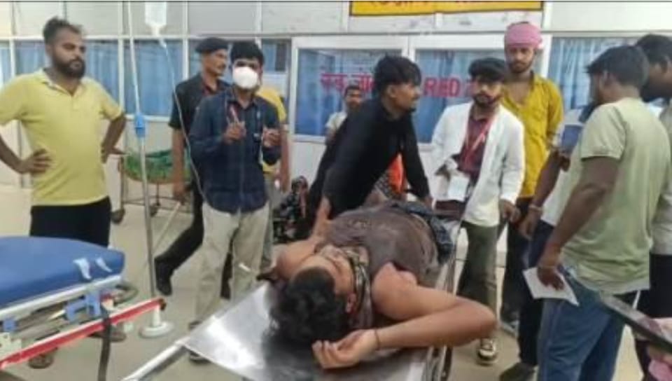 गाजीपुर में ख़ौफ़नाक वारदात: चचेरे भाई ने बहन का गला रेता, फिर खुद को भी चीर डाला, युवती की मौत