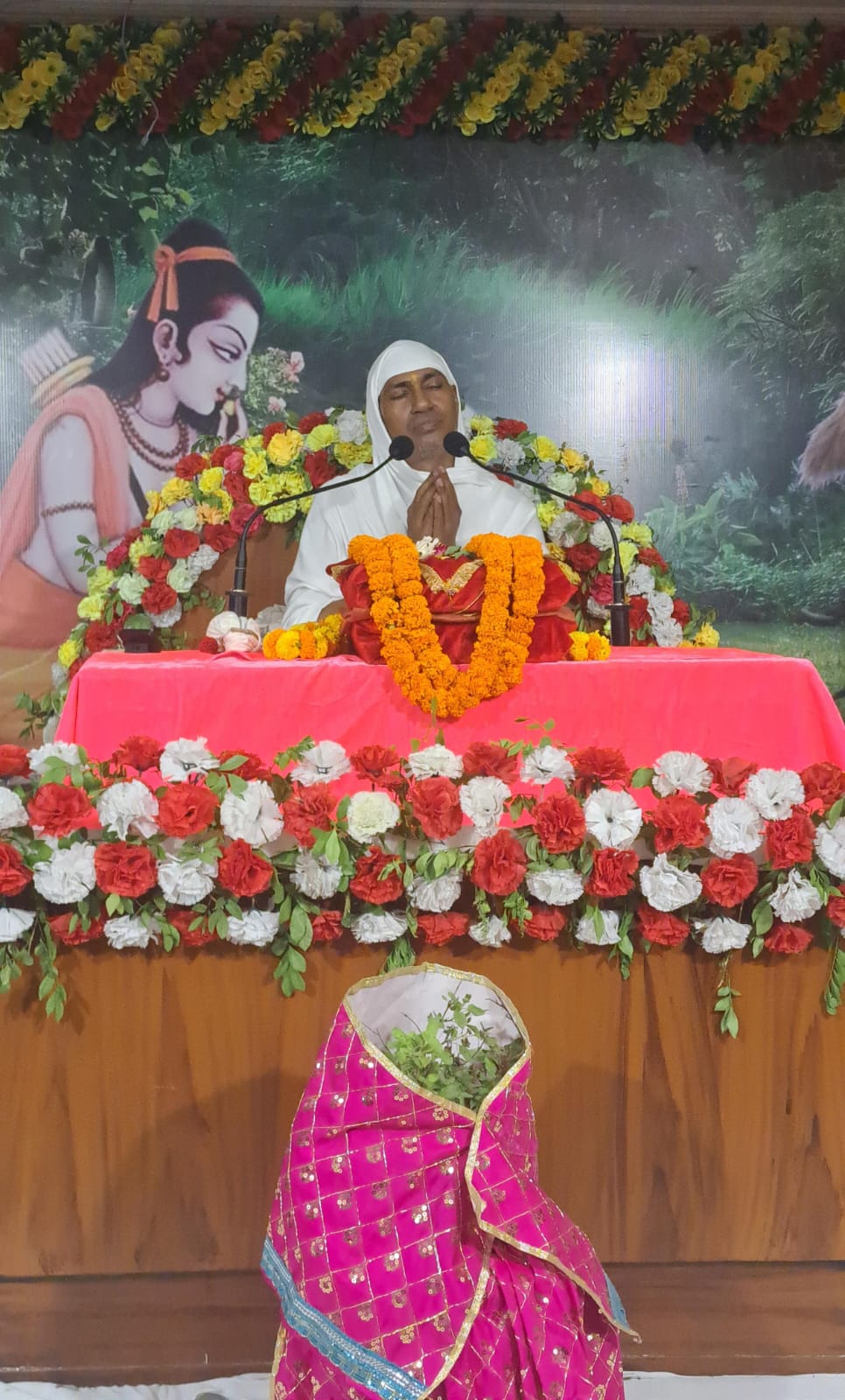 दिनांक 20 जून से 28 जून 2025* तक श्रीविग्रहों का सहस्रार्चन एवं श्रीरामचरितमानस की नौ दिवसीय कथा श्रंखला का आयोजन भक्तिभाव से चल रहा है।