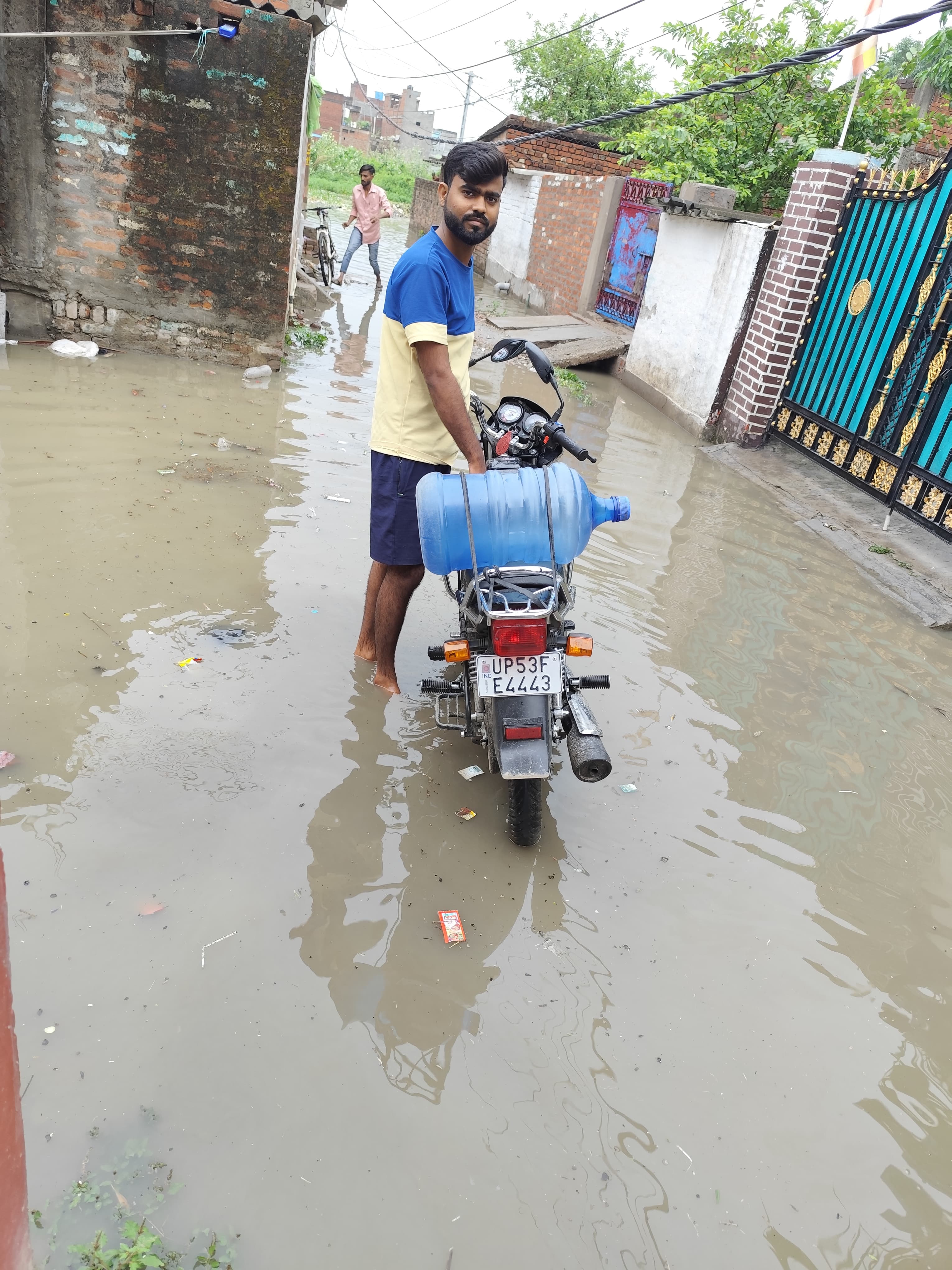 चक्सा हुसैन, पचपेड़वा वार्ड-74: बदहाल नालियां, जलजमाव और कचरे से नाराज़ मोहल्लेवासी