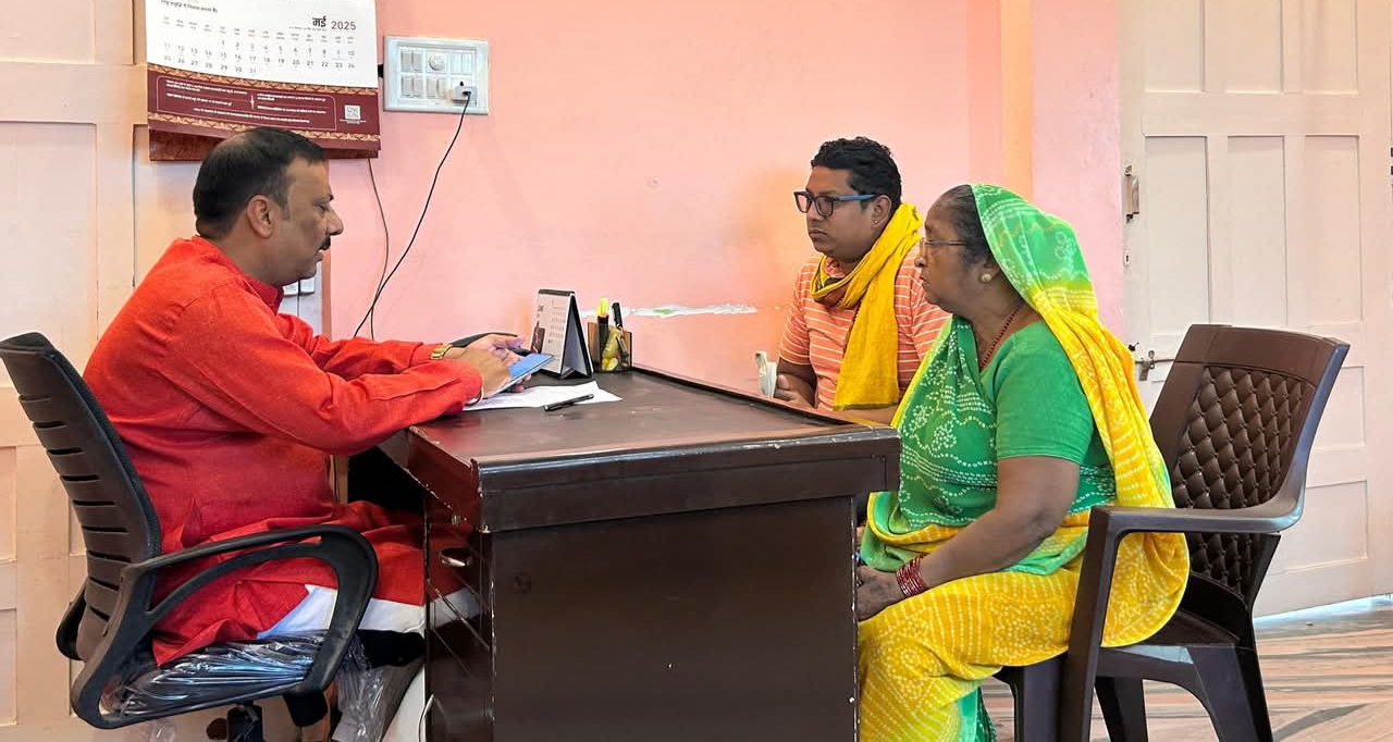 गोरखपुर सांसद रवि किशन के निर्देशन में जन समस्याओं का हो रहा है त्वरित समाधान