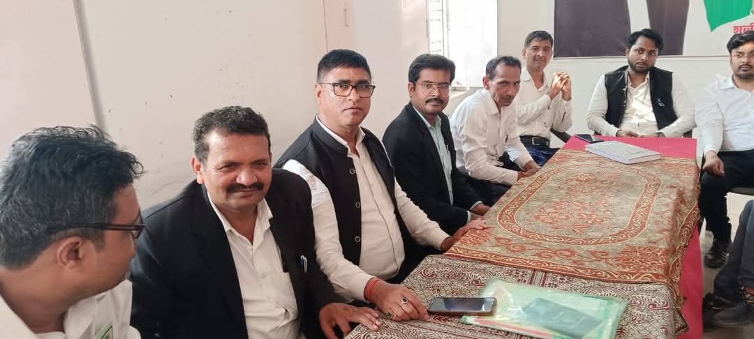 समाजवादी अधिवक्ता सभा की बैठक सम्पन्न, पीडीए को बूथ स्तर पर मजबूत करने की रणनीति पर चर्चा