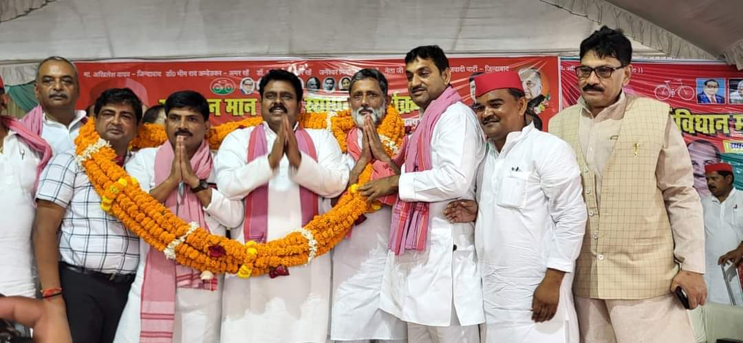 समाजवादी पार्टी के राष्ट्रीय अध्यक्ष अखिलेश यादव के आह्वान पर संविधान मान स्तम्भ अभियान चल रहा है इसी क्रम में नौसड में गोरखपुर वाराणसी मार्ग स्थित कृष्णा लान में संविधान मान स्तम्भ स्थापना कार्यक्रम हुआ