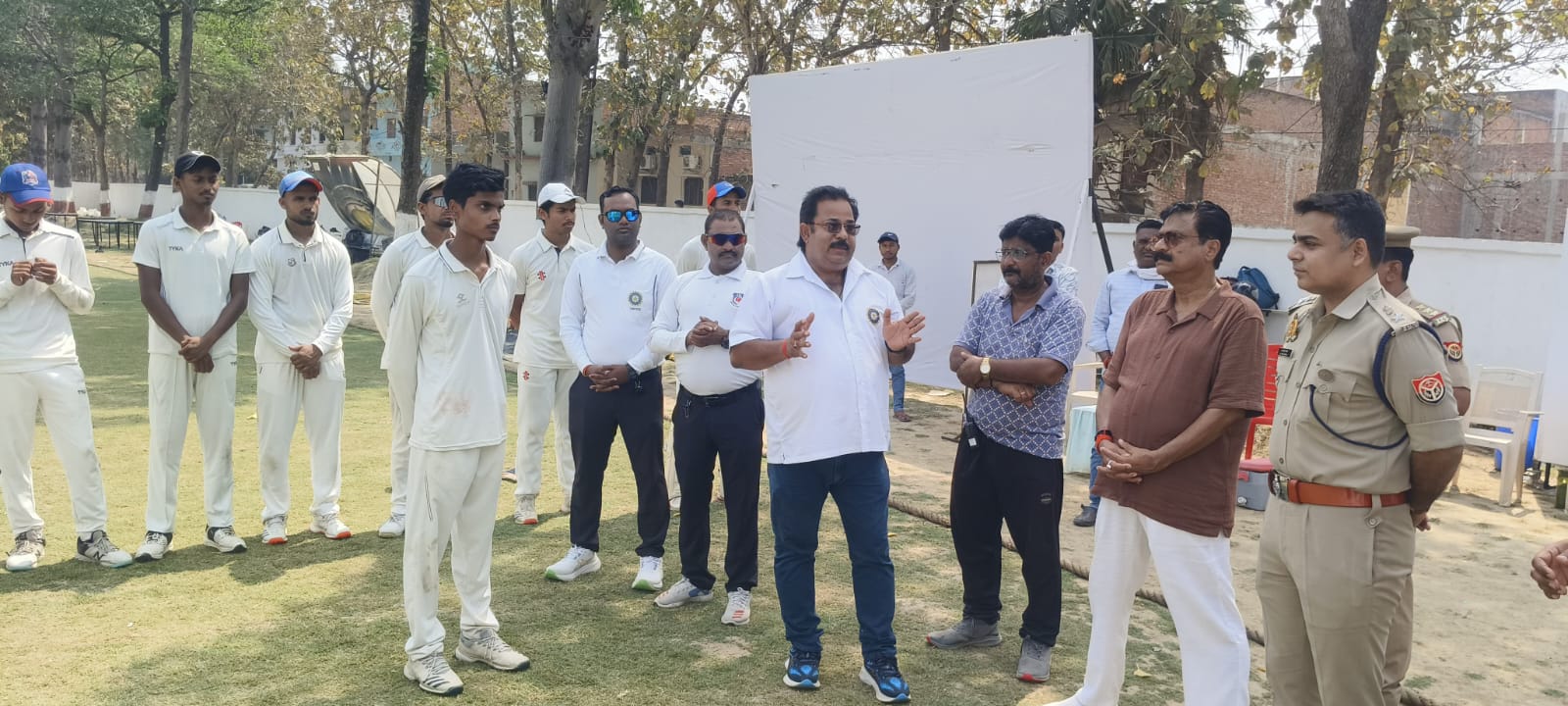 पुलिस अधीक्षक ने किया अंडर-19 क्रिकेट ट्रायल मैच का शुभारंभ, गाजीपुर और बलिया के बीच रोमांचक मुकाबला