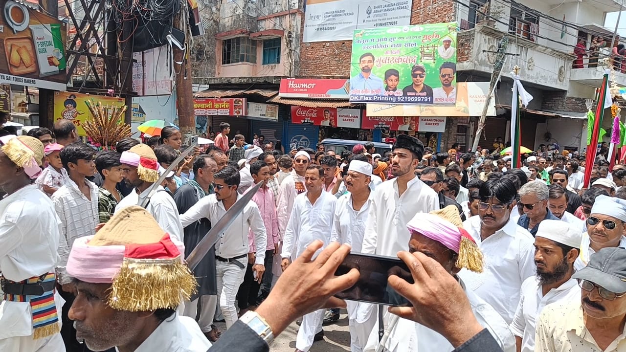 पांचवी मोहर्रम रवायत के साथ निकला इमामबाड़ा एस्टेट मियां साहब का जलूस