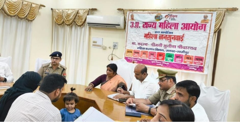 उत्तर प्रदेश राज्य महिला आयोग की सदस्य सुनीता श्रीवास्तव ने सुनी महिलाओ की समस्‍या