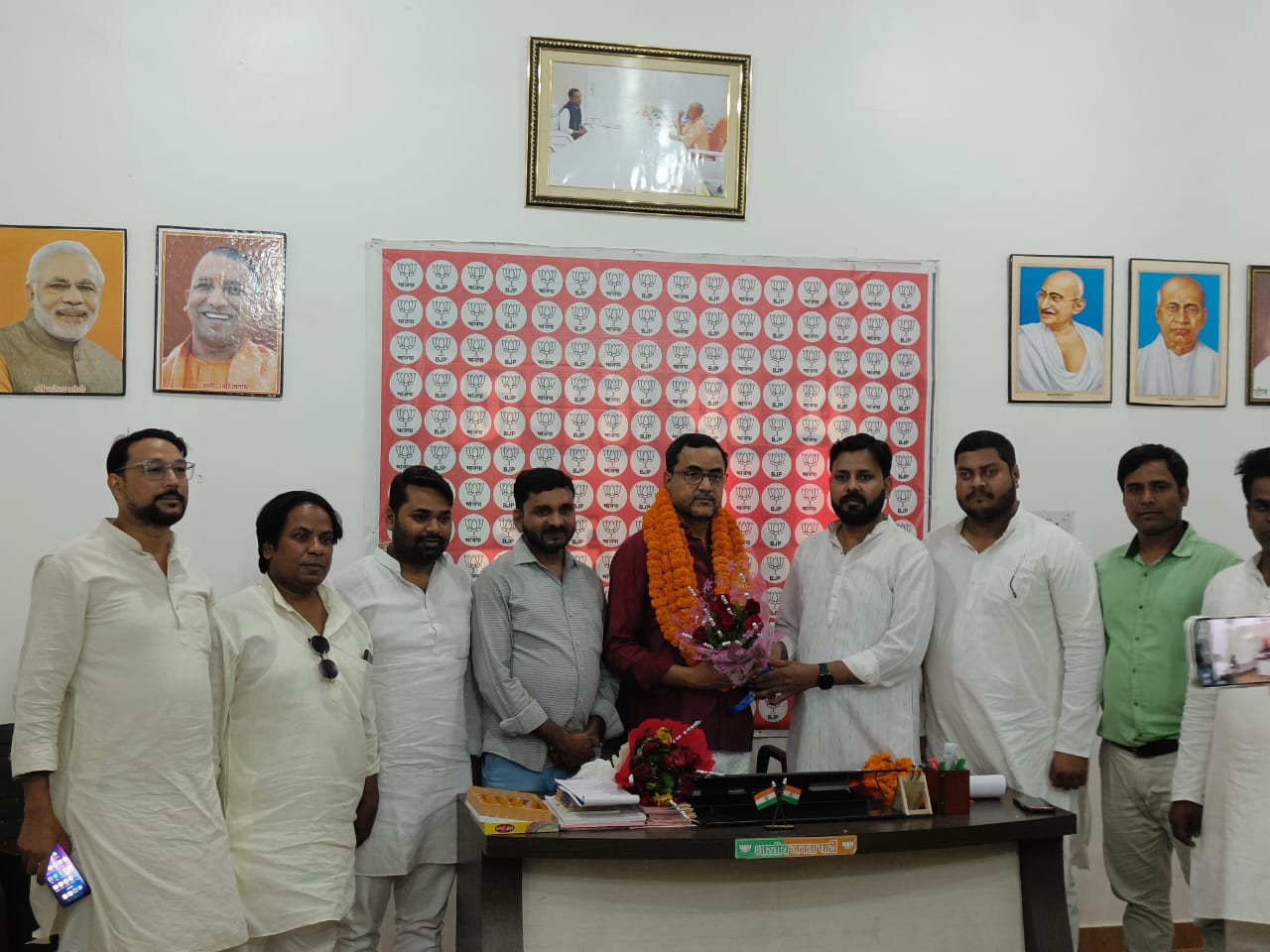 उ० प्र० राज्य हज समिति में नियुक्त हुए श्री इफ्तिखार हुसैन जी भाजपा गोरखपुर अल्पसंख्यक मोर्चा  द्वारा मलयार्पण और बधाई कार्यक्रम