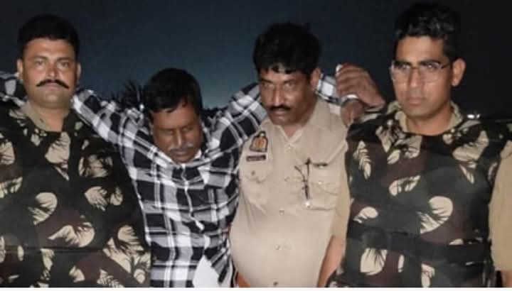 गोरखपुर-#दिनेशनिषाद हत्याकांड के वांछित से मुठभेड़, मुख्य हत्यारोपी जुगुल निषाद के पैर में लगी गोली,