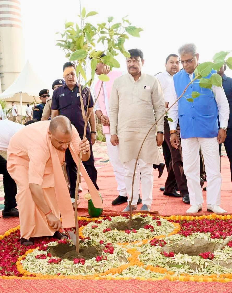 वृक्षारोपण महअभियान2025 एक पेड़ मां के नाम 2.0