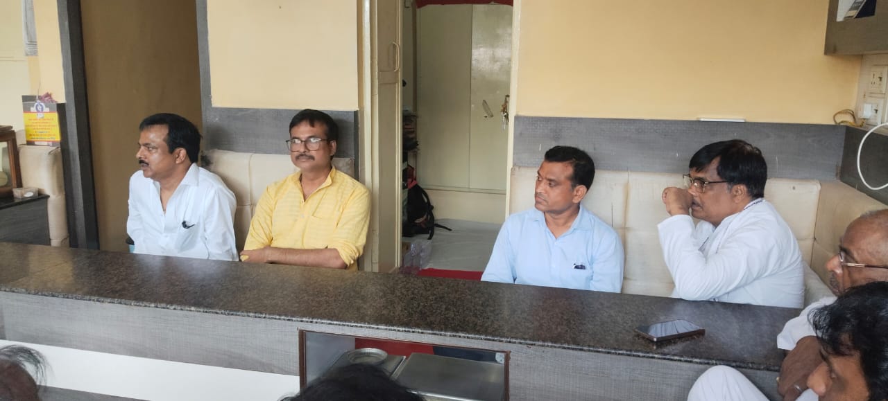 ऑल इंडिया स्वर्णकार समाज एसोसिएशन जिलाध्यक्ष डॉ धर्मेंद्र कुमार वर्मा ( डॉ डी॰, के॰, वर्मा ) जी अध्यक्षता में सनबीम स्कूल महाराजगंज गाज़ीपुर में हुई हत्या