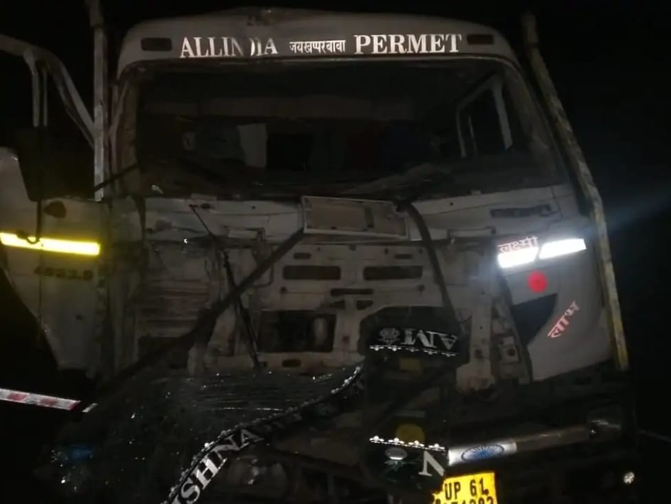 जंगीपुर में फोरलेन बना खूनी पटरी: ट्रक ने मारी ब्रेक, ट्रेलर जा घुसा! चालक गंभीर, ट्रक ड्राइवर फरार