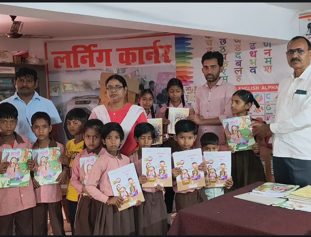 नए शैक्षणिक सत्र का आगाज: सेवराई के विद्यालयों में तिलक लगाकर छात्रों का स्वागत, बंटीं निःशुल्क पुस्तकें