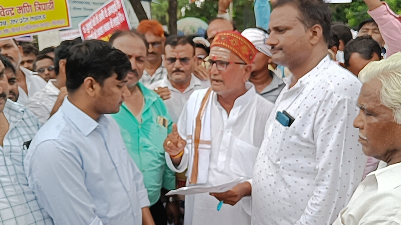 गोरखपुर में राशन संकट: कोटेदारों ने मुख्यमंत्री से लगाई गुहार