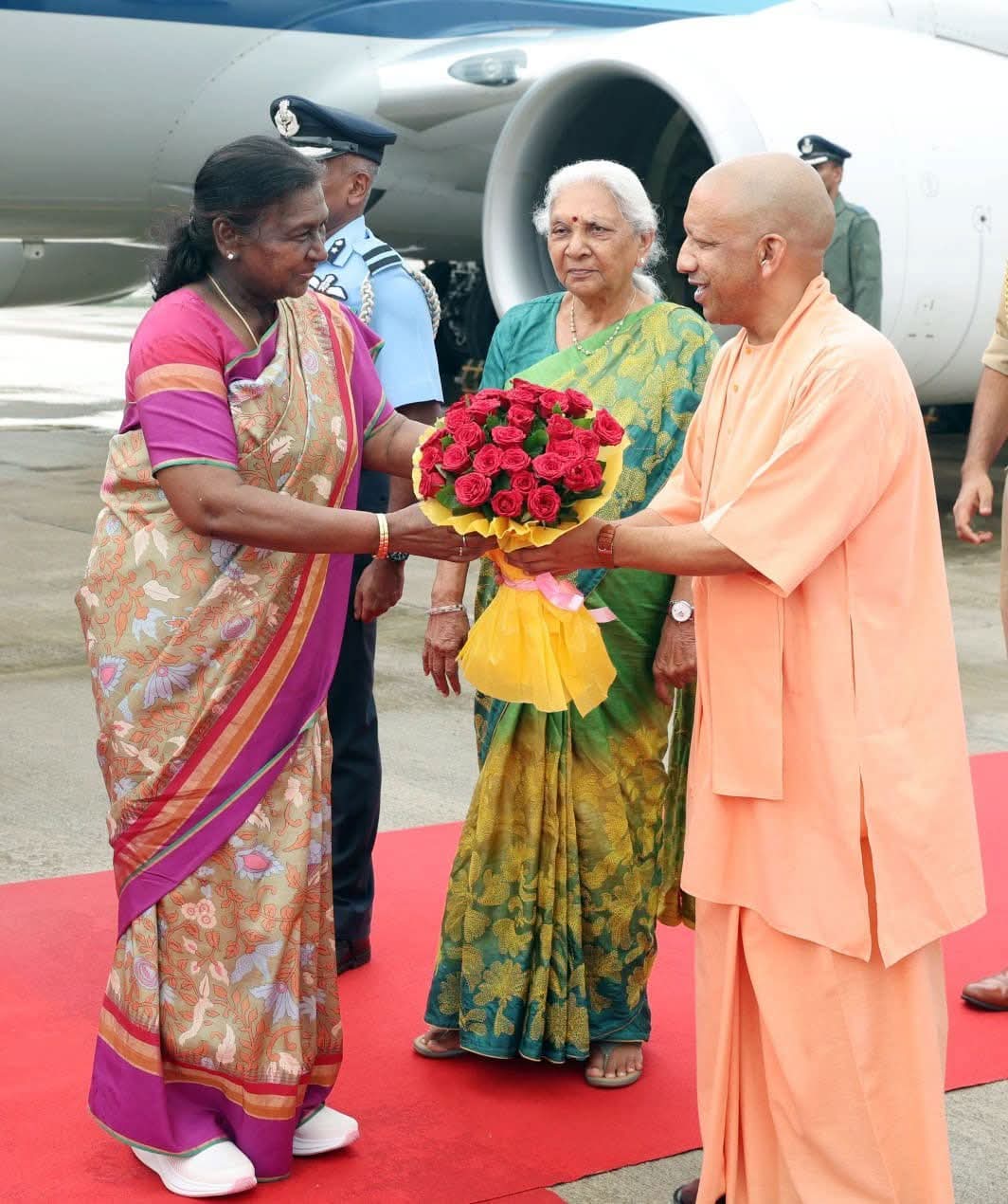 गोरखपुर  महामहिम राष्ट्रपति श्रीमती द्रौपदी मुर्मू जी का स्वागत हार्दिक अभिनंदन