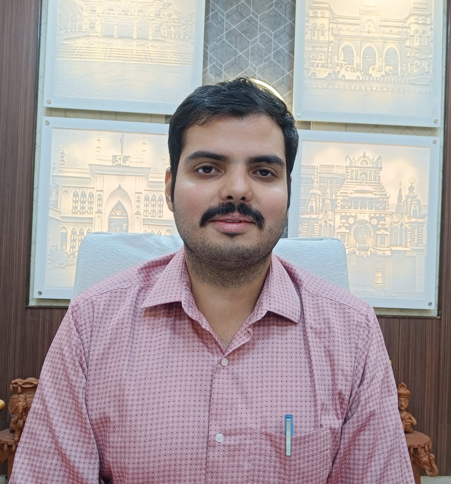 सीडीओ ने गगहा विकास खंड का किया औचक निरीक्षण