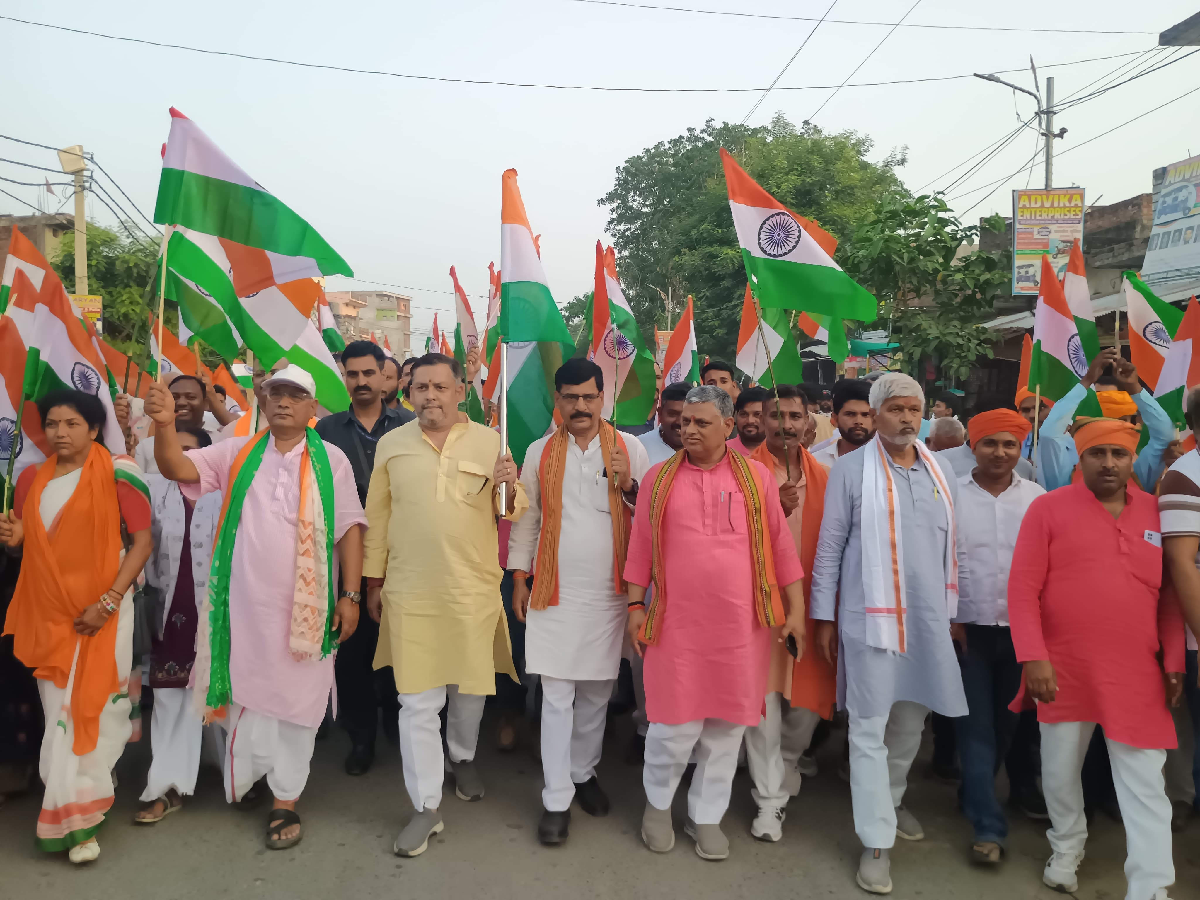 जंगीपुर में 'ऑपरेशन सिंदूर' की सफलता पर निकली भव्य तिरंगा यात्रा, देशभक्ति के नारों से गूंजा शहर