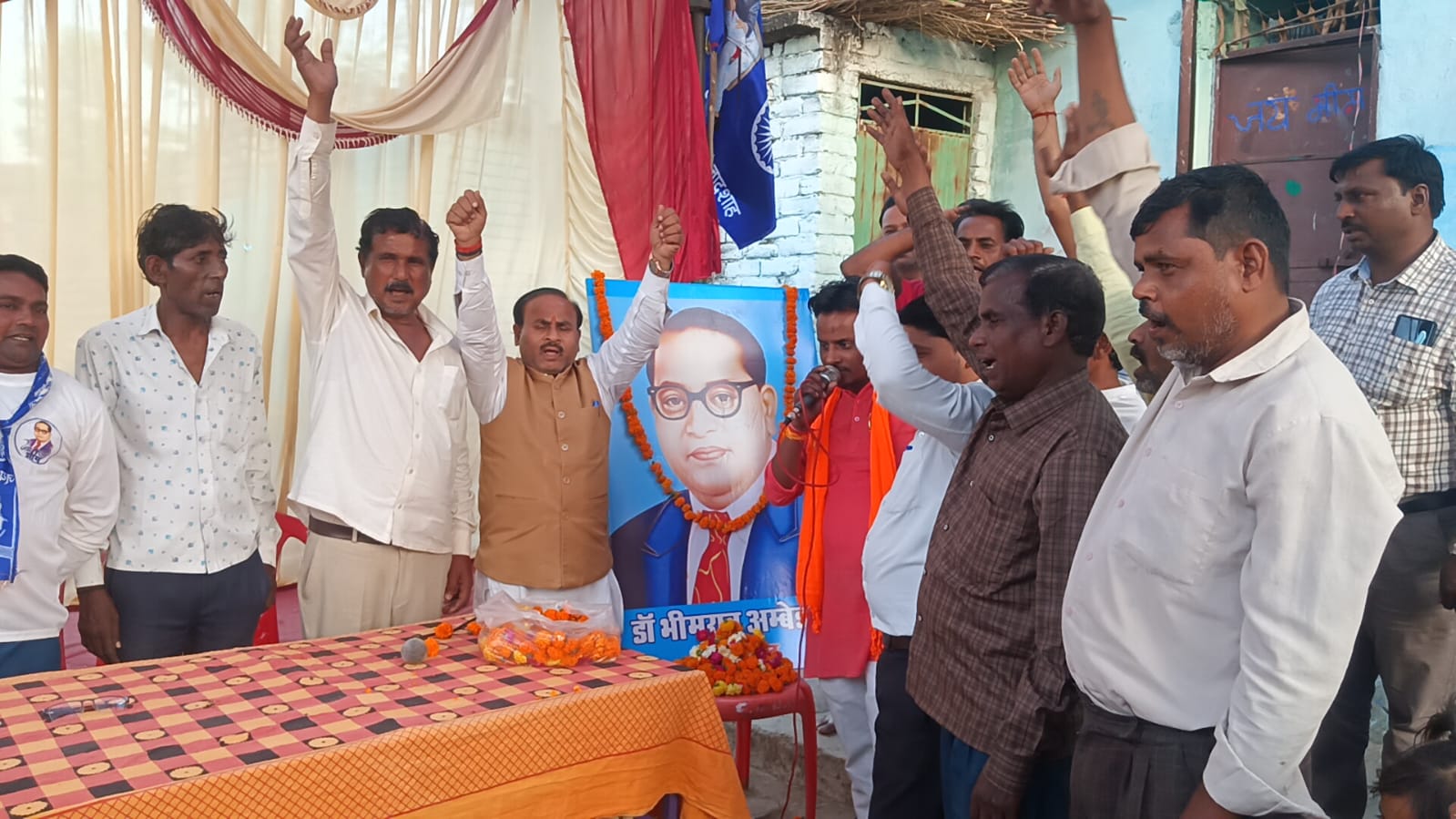 भारत रत्न, श्रद्धेय डॉ० भीमराव अंबेडकर जी की जयंती पर शंकरगढ़ चिकान टोला में आयोजित की गई विचार संगोष्ठी