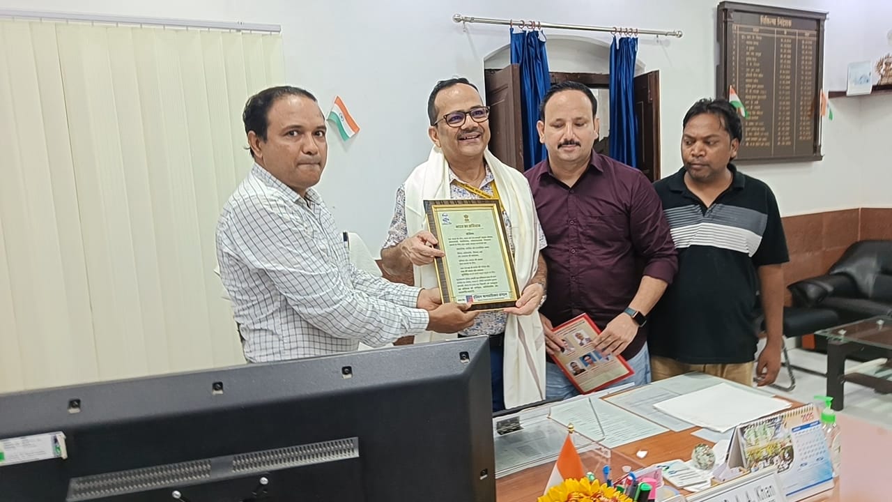 नेशनल डॉक्टर डे इंडियन ह्यूमन राइट्स ने पूर्वोत्तर रेलवे मेडिकल डायरेक्टर का किया सम्मान
