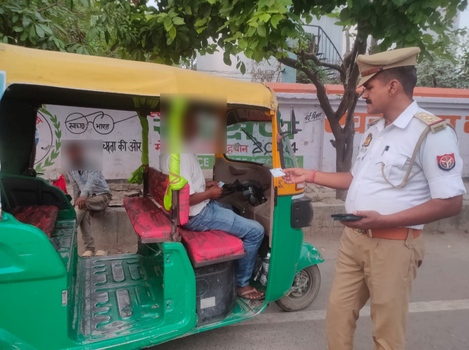 लगातार चल रहा चेकिंग का अभियान