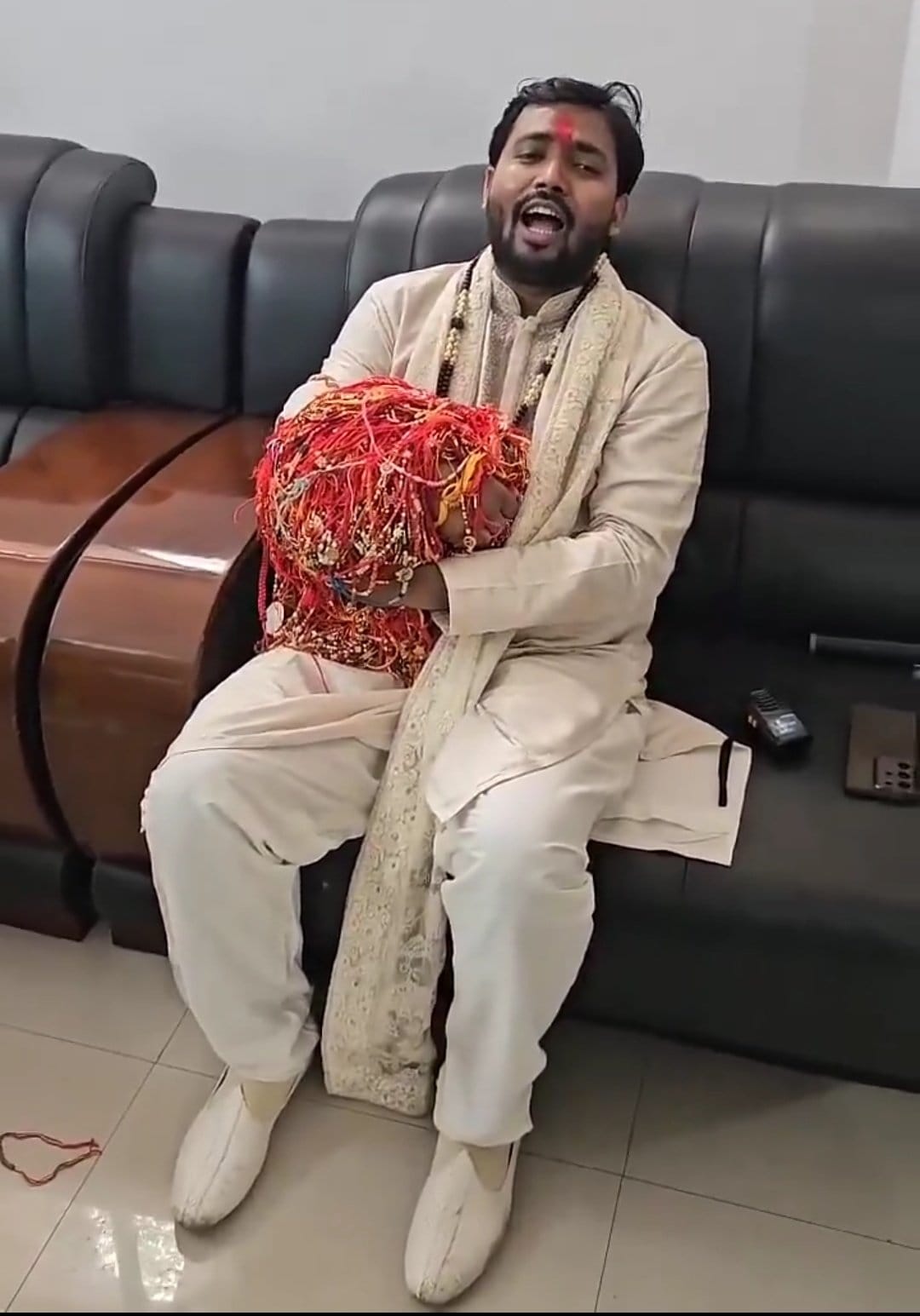 कुछ तो बात है इस आदमी में, ऐसे ही किसी को 15,000 राखियां नहीं बांधी जाएंगी