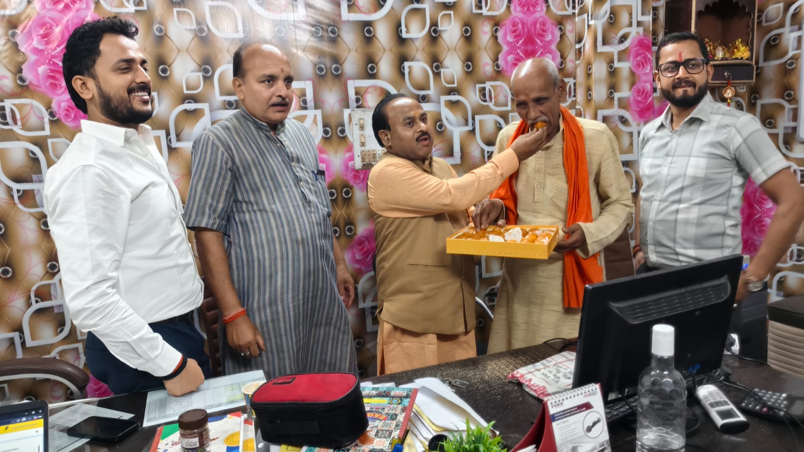 पश्चिम बंगाल में भाजपा की प्रचंड जीत पर प्रयागराज में जश्न