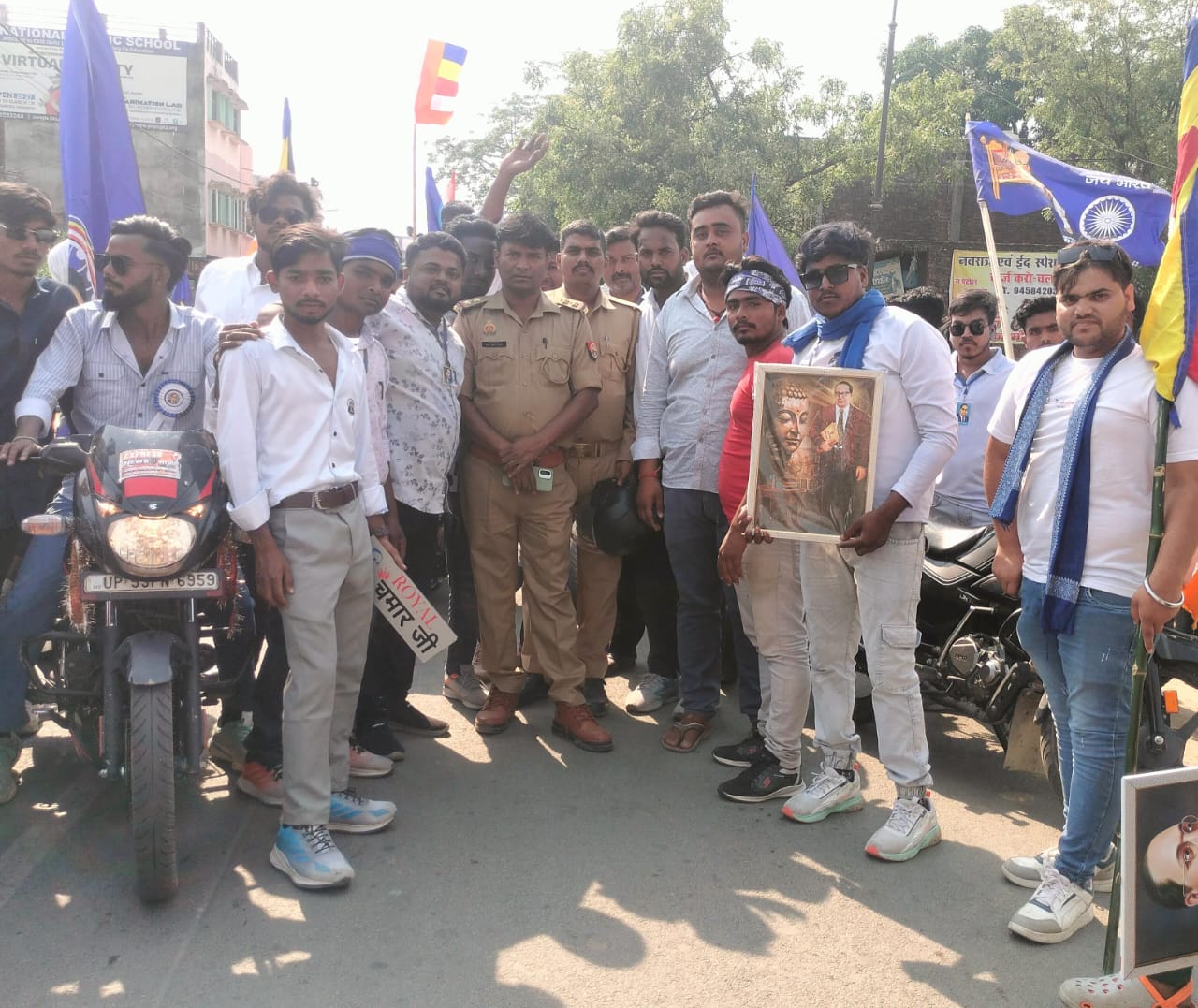 आंबेडकर जयंती पर निकली भव्य रैली, समाजसेवी आकाश कुमार के नेतृत्व में जागरूकता का संदेश।