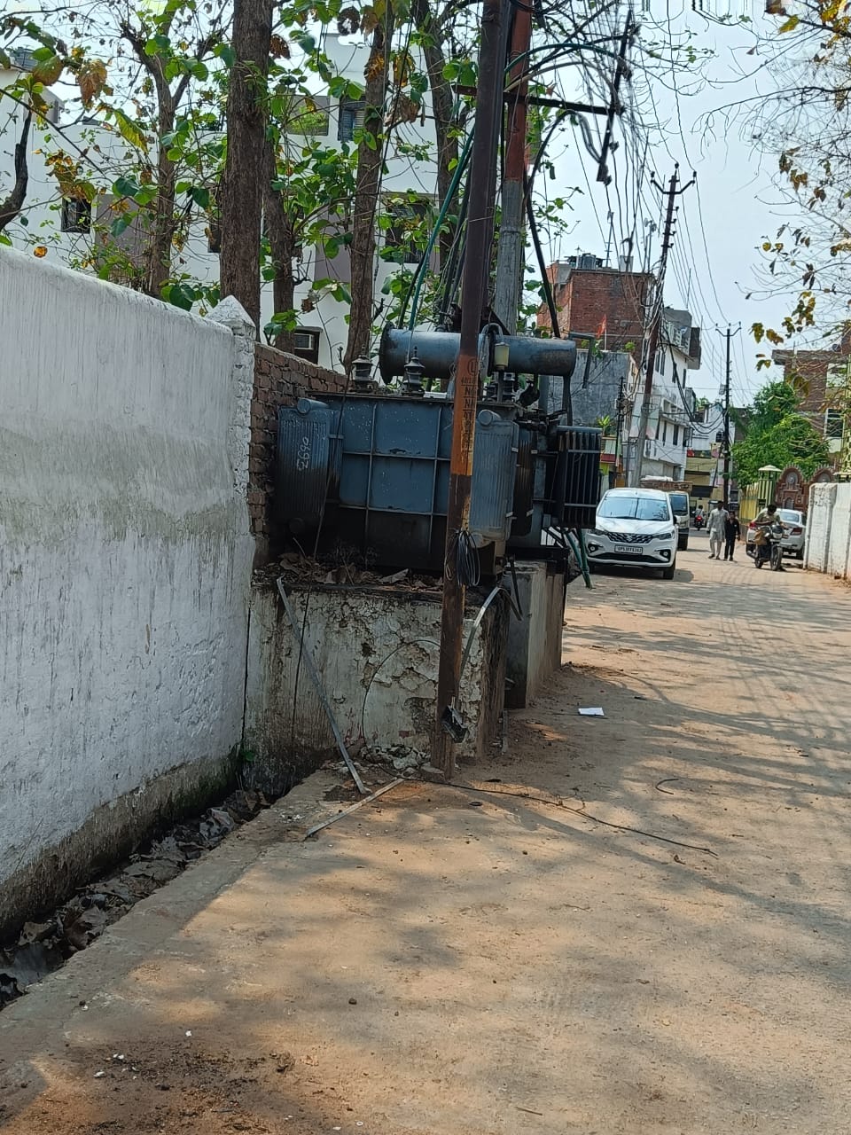 आंधी तूफान से बाधित हुई विद्युत आपूर्ति का विद्युत विभाग ने किया समाधान