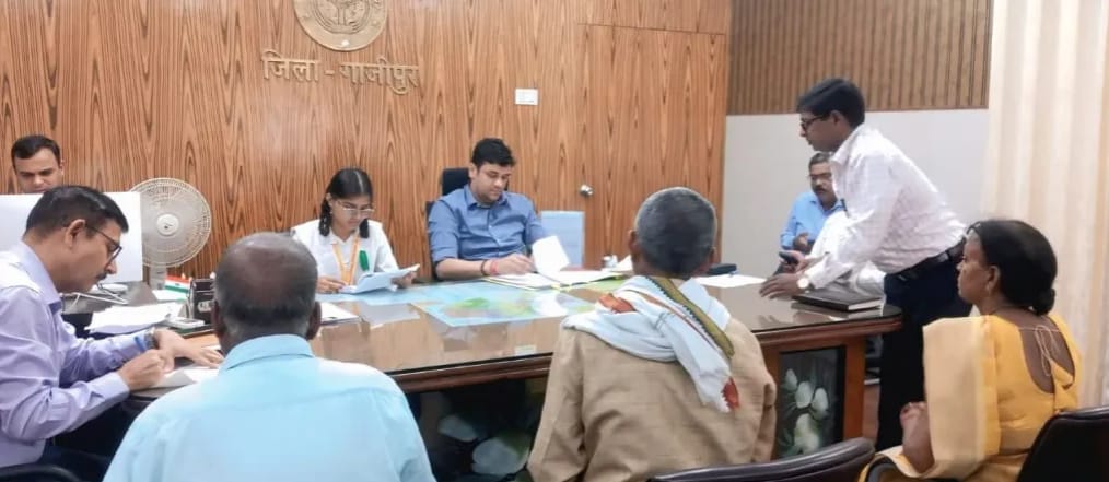 12वीं की छात्रा प्राची कश्यप बनी एक दिन की डीएम