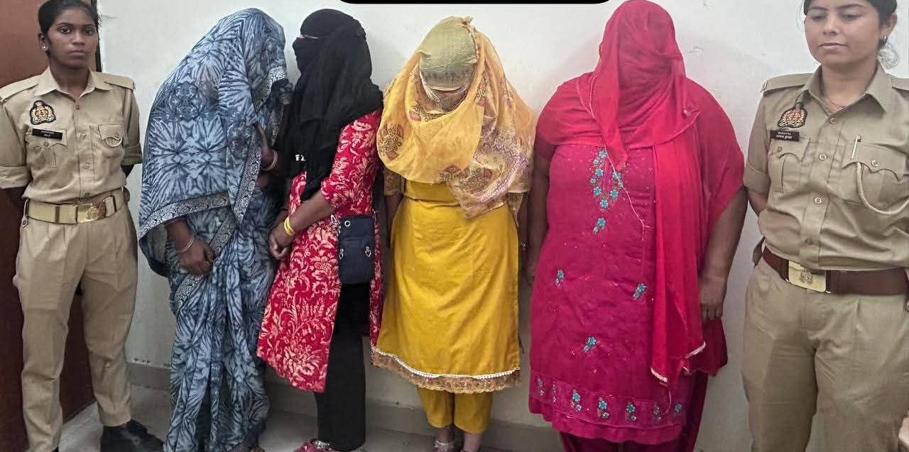 सेक्स रैकेट का भंडाफोड़, पुलिस ने 4 महिला व 2 पुरुषों को हिरासत मे लिया
