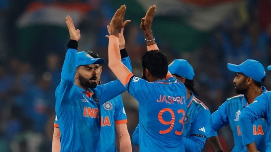 IND vs ENG: भारत ने डिफेंडिग चैंपियन इंग्लैंड को किया चारो खाने चित्त 129 रन पर ऑलआउट कर 100 रन से जीता मैच