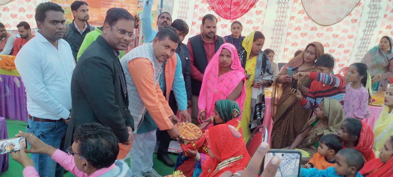 नौतनवा विकासखंड के गंगवालिया गांव में विकसित भारत संकल्प यात्रा का आयोजन