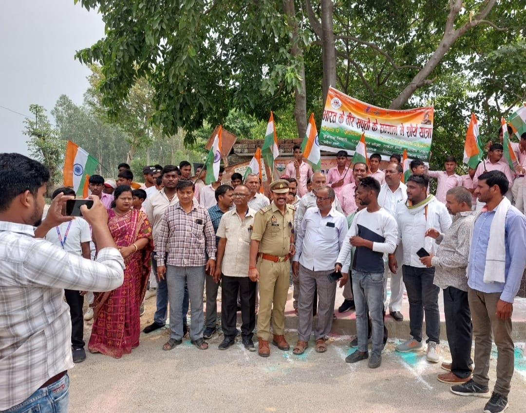गोरखपुर क्रांतिकारी पत्रकार परिषद ने  सैनिकों के सम्मान में निकाली शौर्य यात्रा