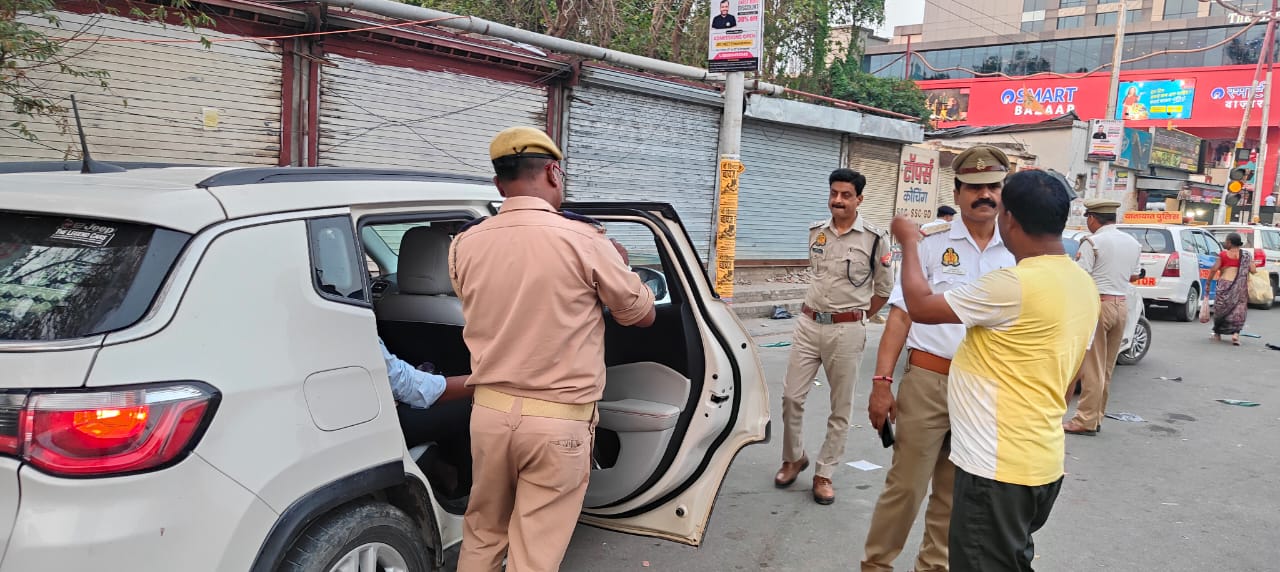 गोरखपुर में यातायात पुलिस का सघन अभियान: नो पार्किंग, काली फिल्म व हूटर लगे वाहनों पर बड़ी कार्यवाही