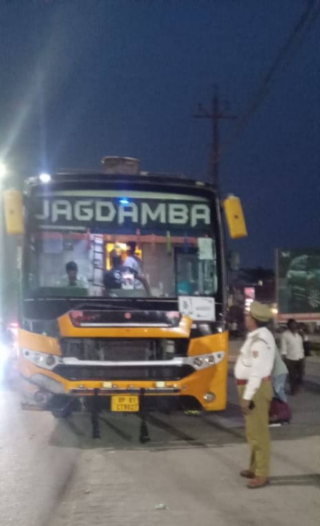 वरिष्ठ पुलिस अधीक्षक गोरखपुर के निर्देशन में पुलिस अधीक्षक यातायात के नेतृत्व में यातायात व्यवस्था को सुचारु रुप से संचालित करने एवं सड़क दुर्घटनाओं की रोकथाम हेतु यातायात पुलिस टीम द्वारा चेकिंग अभियान चलाया गया ।