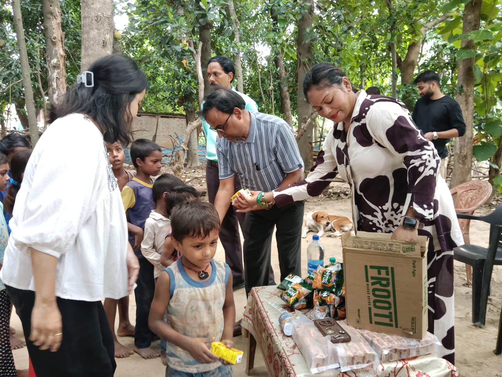 गोरखपुर प्रोजेक्ट स्वदेश स्पेशल एकेडमी ड्राइव कार्यक्रम रॉबिन हुड आर्मी द्वारा