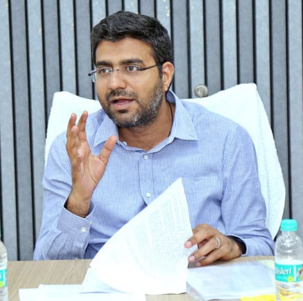 कौन हैं दीपक मीणा ?