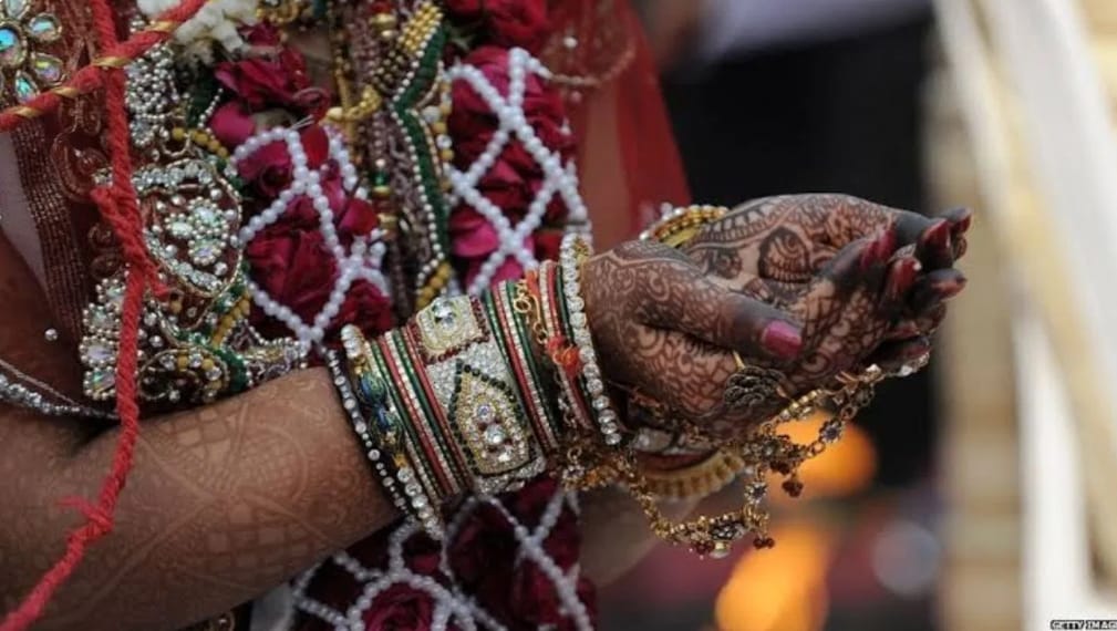 ‘वो मुझे करंट लगाकर मार देते…’ दहेज के लिए किया टॉर्चर